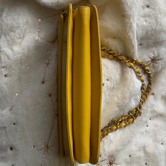 CHANEL REISSUE EAST WEST YELLOW PATENT LEATHER BAG - Picture 14 of 16